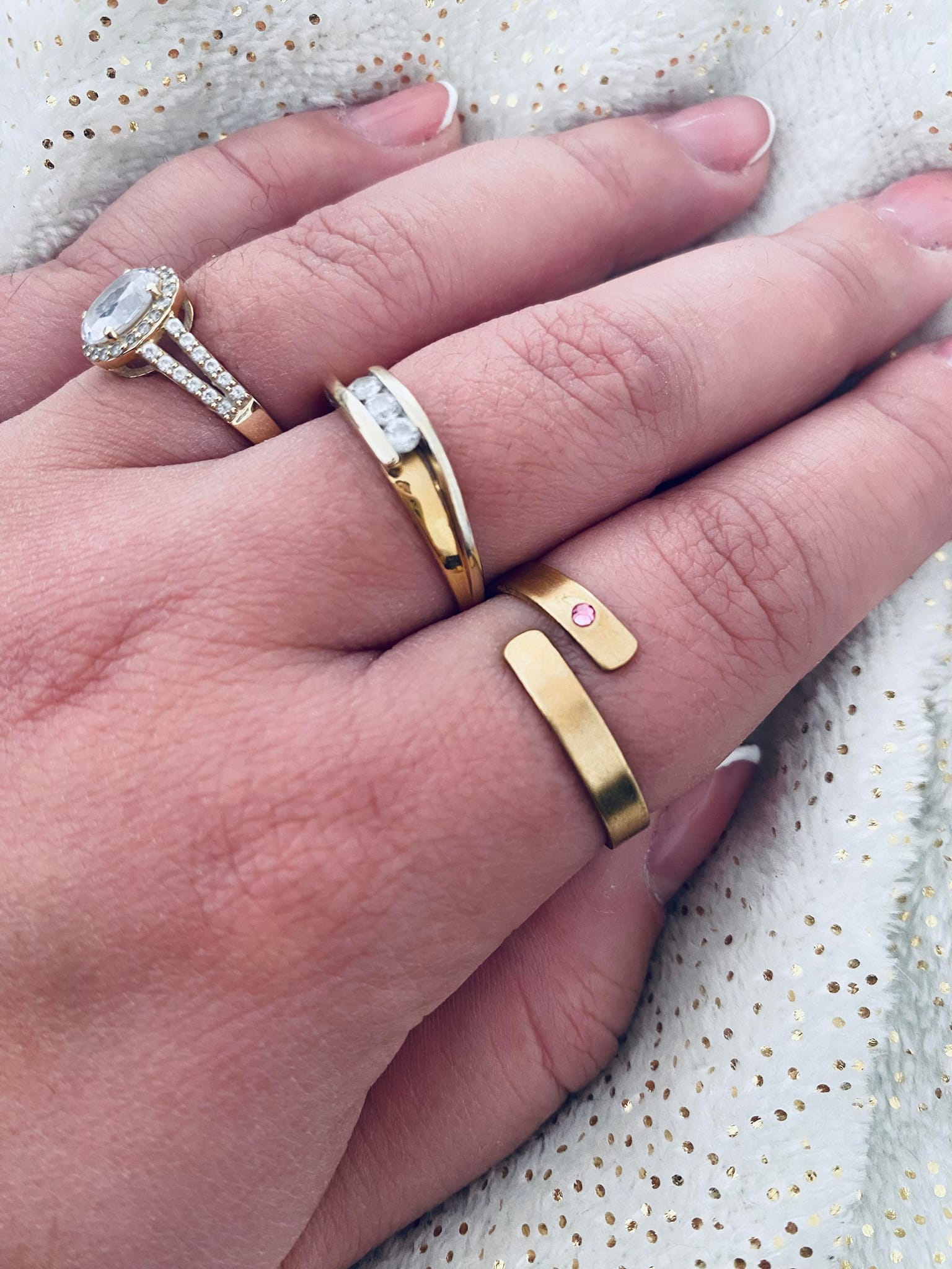 Bague gravée avec cristal en fonction du mois de naissance
